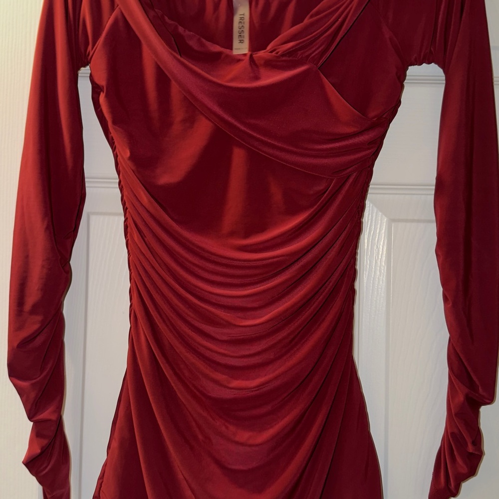 Chic Long-Sleeve Red Dress